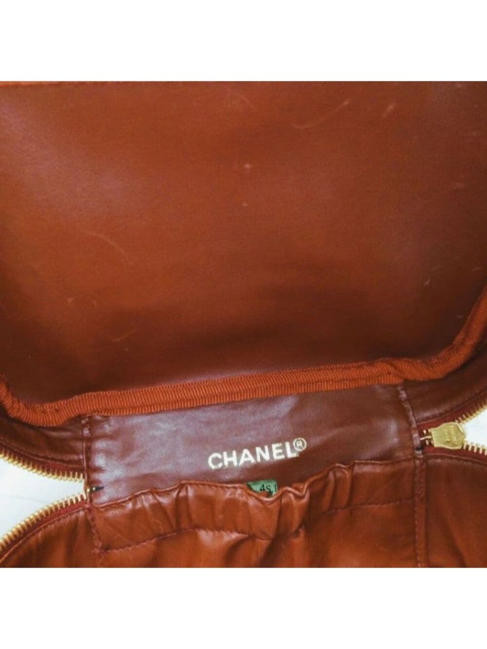 Chanel Vanity Pouch Caviar Leather Red CC Logo - Picture 9 of 10